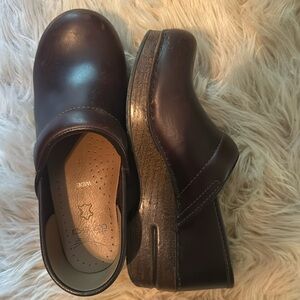 Dansko size 38 wide